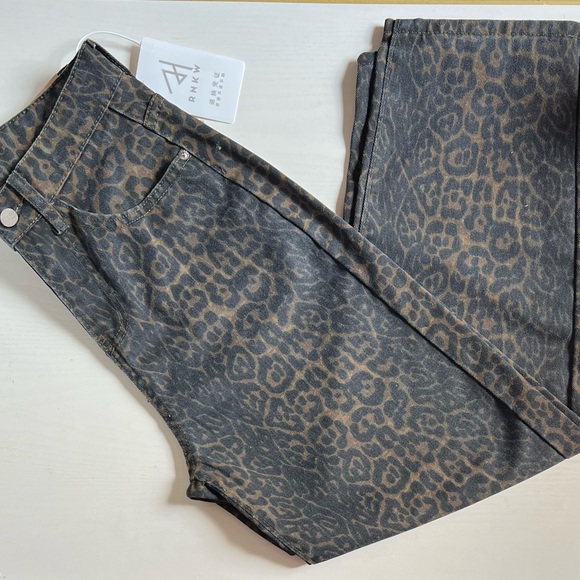 Denim - Women's Leopard Print Jeans - Black and Brown Barrel Jeans Streetware Jeans